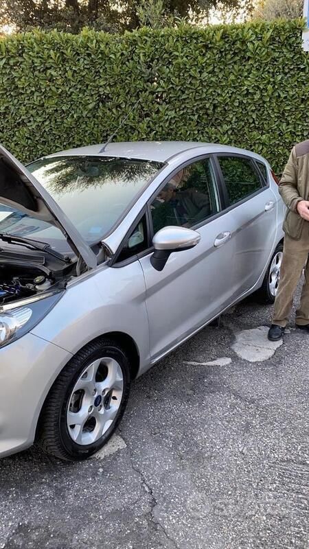 Usata Ford Fiesta Titanium 71 CV (52 kW) 2012 Grigio Utilitaria