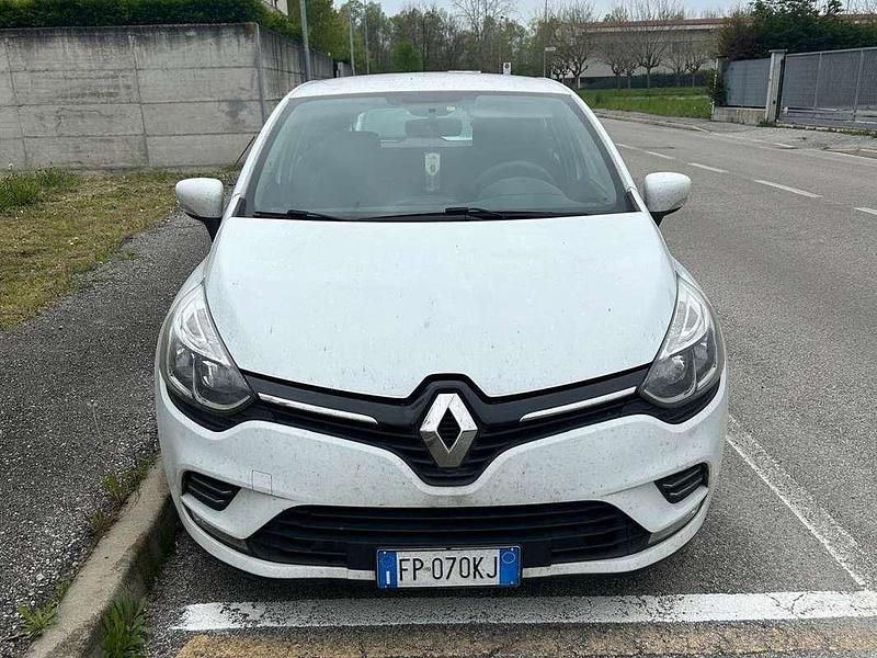 Bianco Usata 2018 Renault Clio IV Tre volumi | 7000 € (Ottimo prezzo) - Immagine 1/4