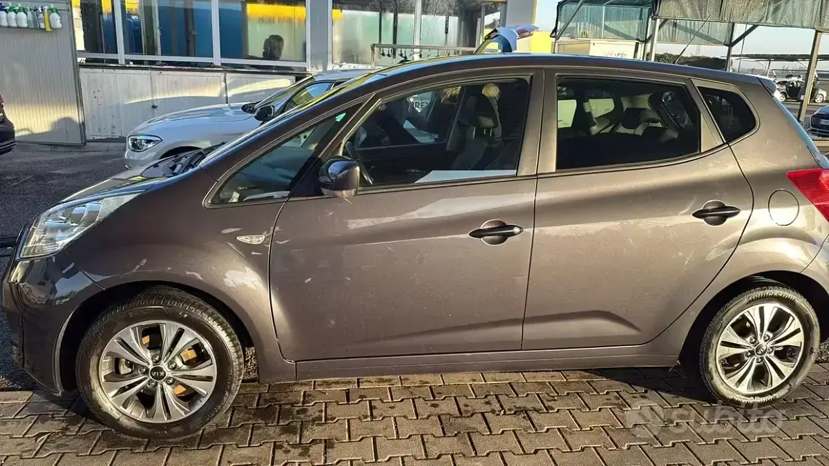 Usata Kia Venga 90 CV (66 kW) 2015 Grigio Utilitaria