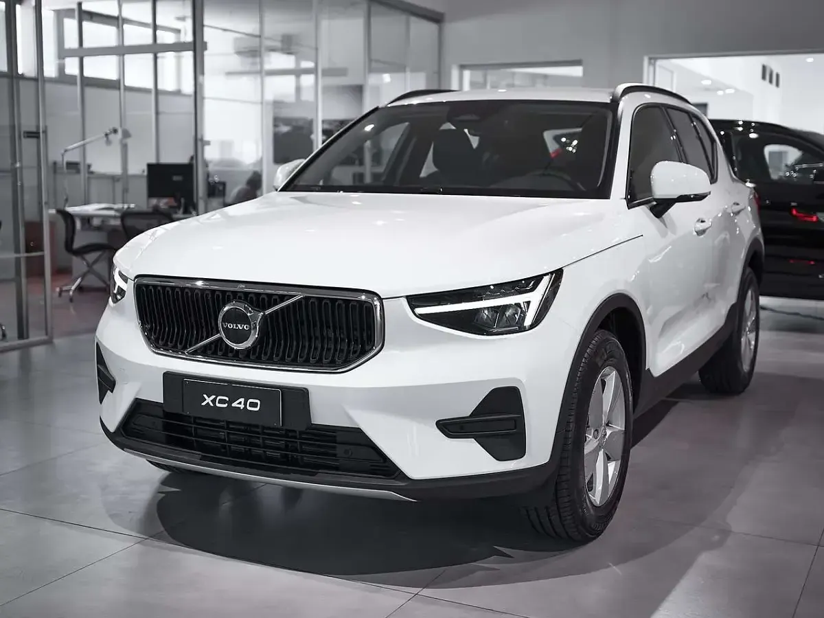 Nuova Volvo XC40 163 CV (119 kW) 2026 Bianco SUV