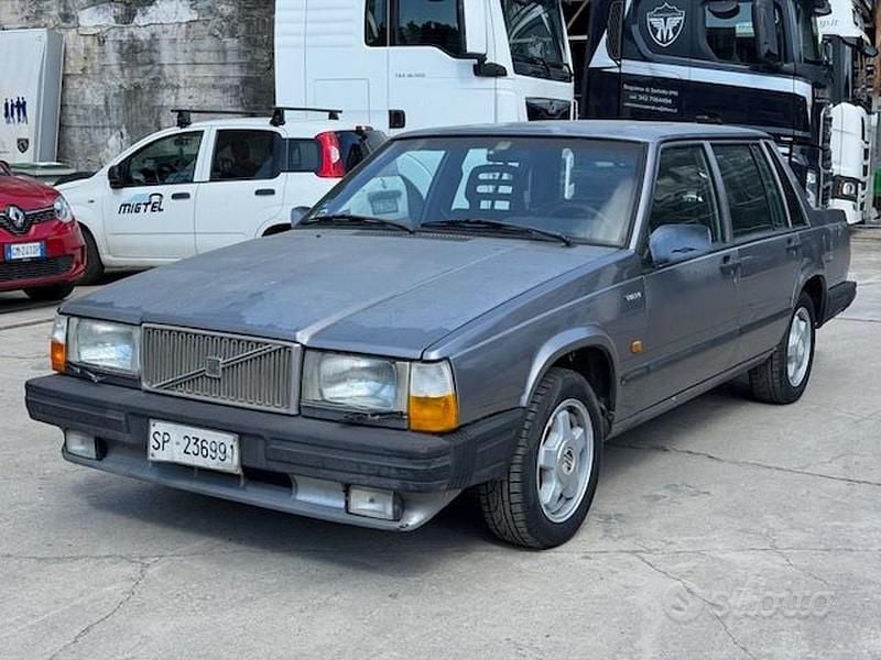 Usata Volvo 740 158 CV (116 kW) 1986 Grigio Berlina
