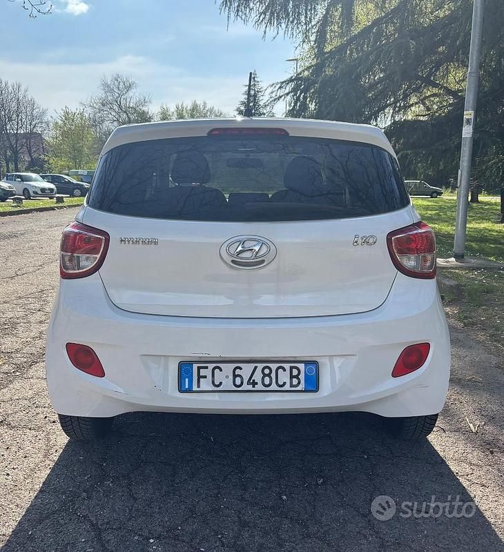 Usata Hyundai i10 GO! 67 CV (49 kW) 2016 Bianco Utilitaria