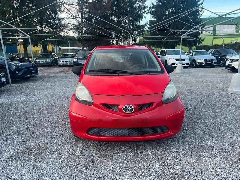 Usata Toyota Aygo 68 CV (50 kW) 2008 Rosso Utilitaria