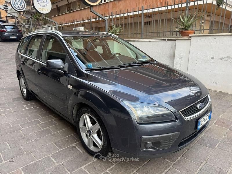 Usata Ford Focus 114 CV (83 kW) 2008 Grigio Station wagon