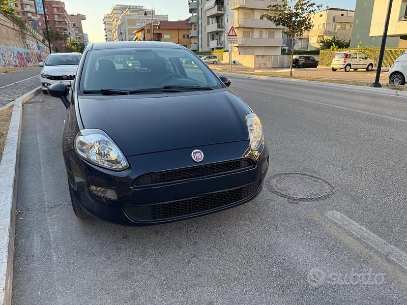Usata Fiat Punto 69 CV (50 kW) 2013 Blu Utilitaria
