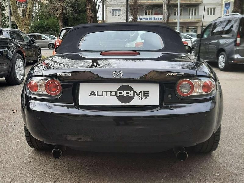 Usata Mazda MX5 Essence 126 CV (92 kW) 2007 Nero Cabrio