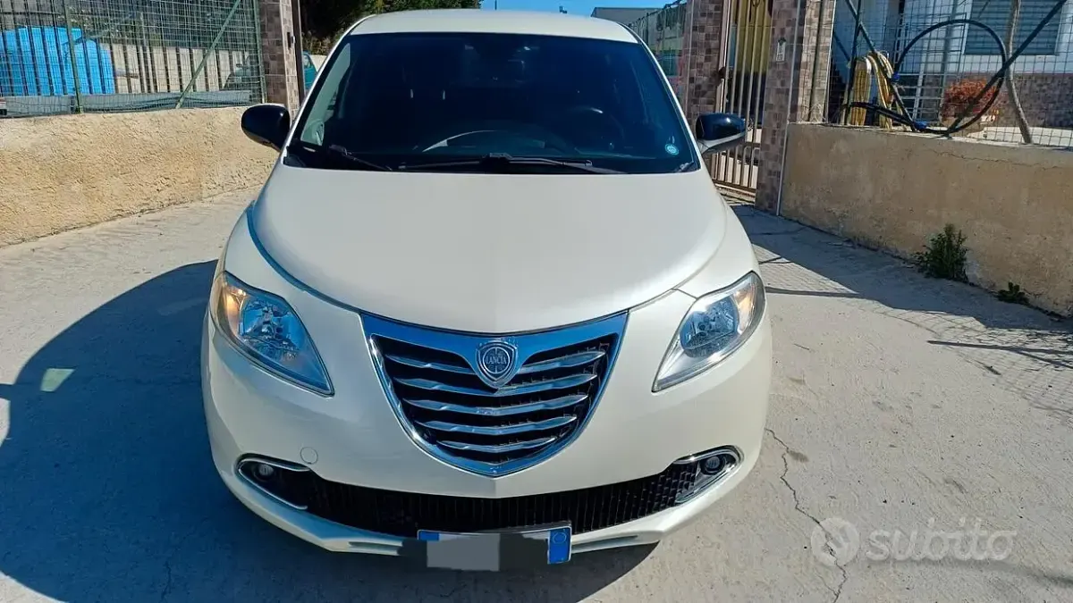 Usata Lancia Ypsilon S 95 CV (69 kW) 2012 Beige Utilitaria