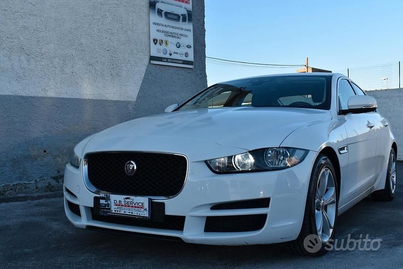 Usata Jaguar XE 179 CV (131 kW) 2016 Bianco Berlina