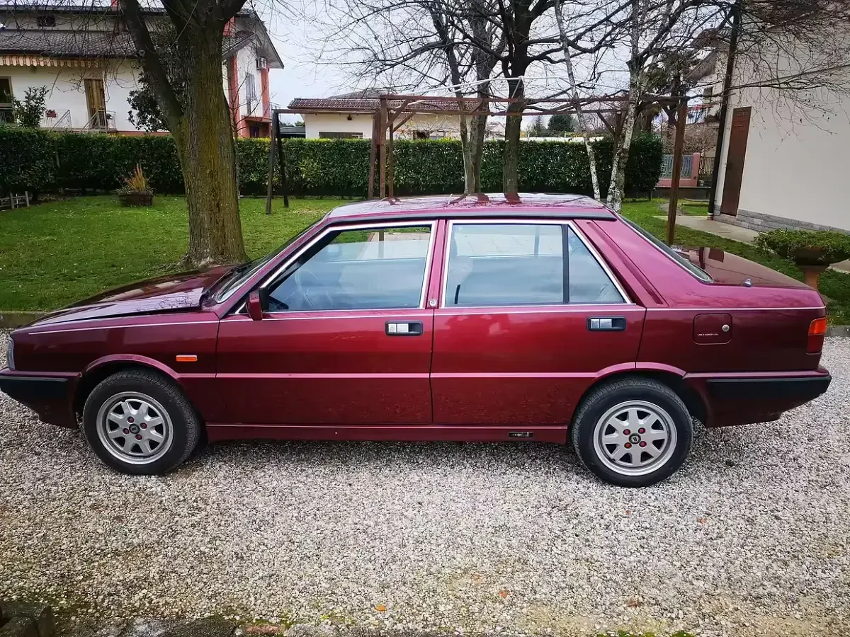 Usata Lancia Prisma 109 CV (80 kW) 1992 Rosso Berlina