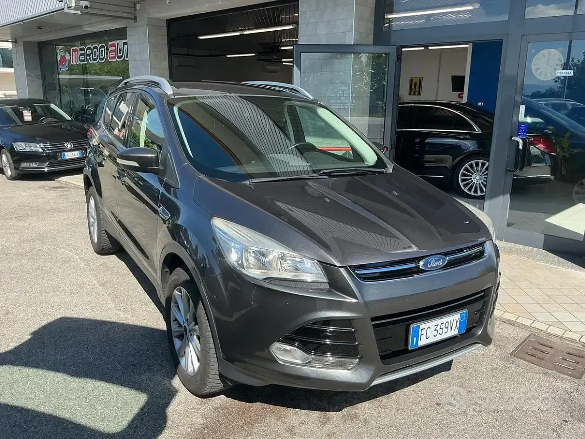 Usata Ford Kuga 150 CV (110 kW) 2016 Grigio SUV