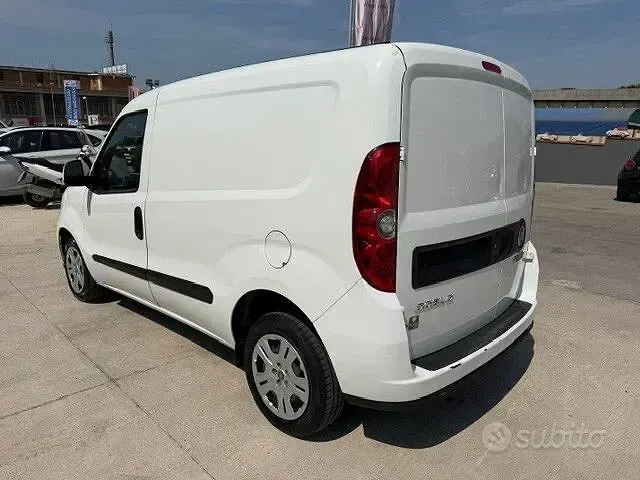 Usata Fiat Doblò S 105 CV (77 kW) 2023 Bianco Monovolume