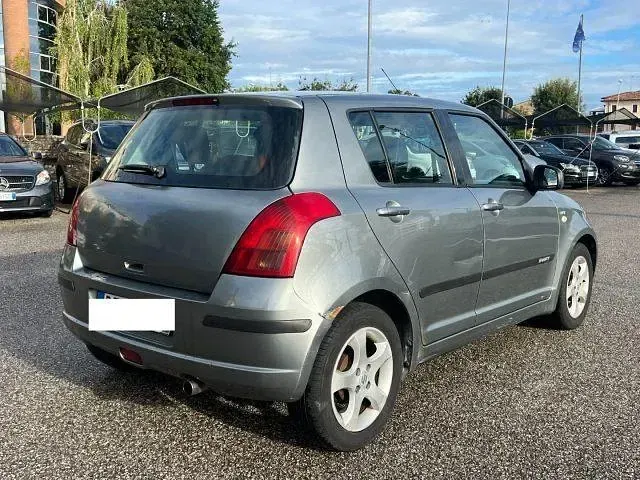 Usata Suzuki Swift GLX 69 CV (50 kW) 2007 Grigio Utilitaria