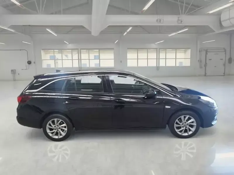 Usata Opel Astra Business Elegance 122 CV (89 kW) 2022 Nero Utilitaria