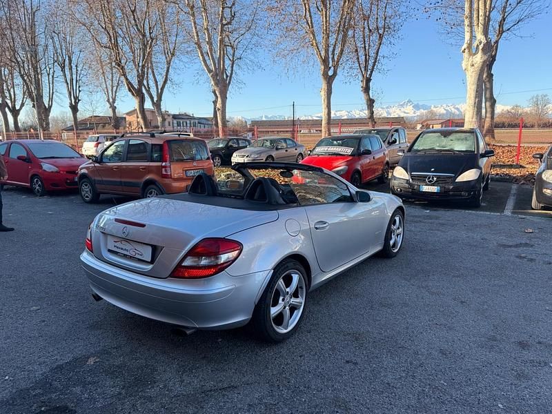 Usata Mercedes SLK200 163 CV (119 kW) 2007 Argento Cabrio