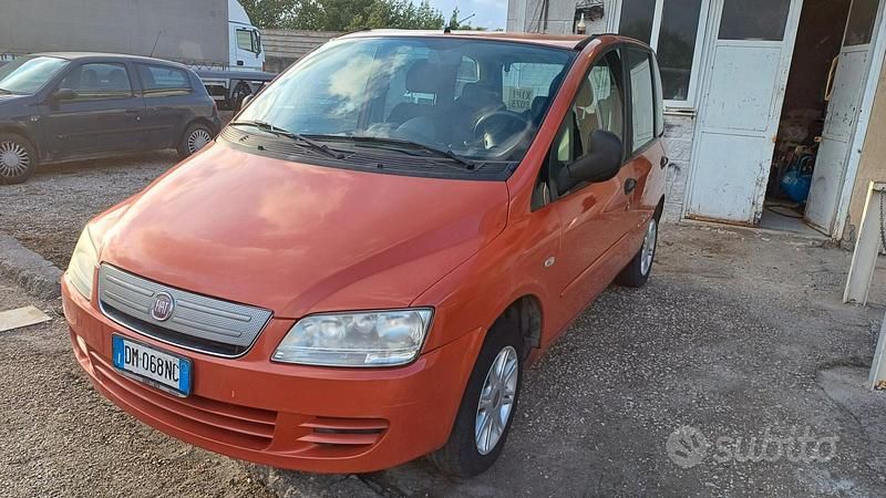 Usata Fiat Multipla Emotion 103 CV (75 kW) 2008 Arancione Monovolume