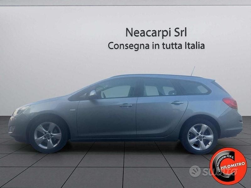 Usata Opel Astra 110 CV (80 kW) 2012 Grigio metallizzato Station wagon