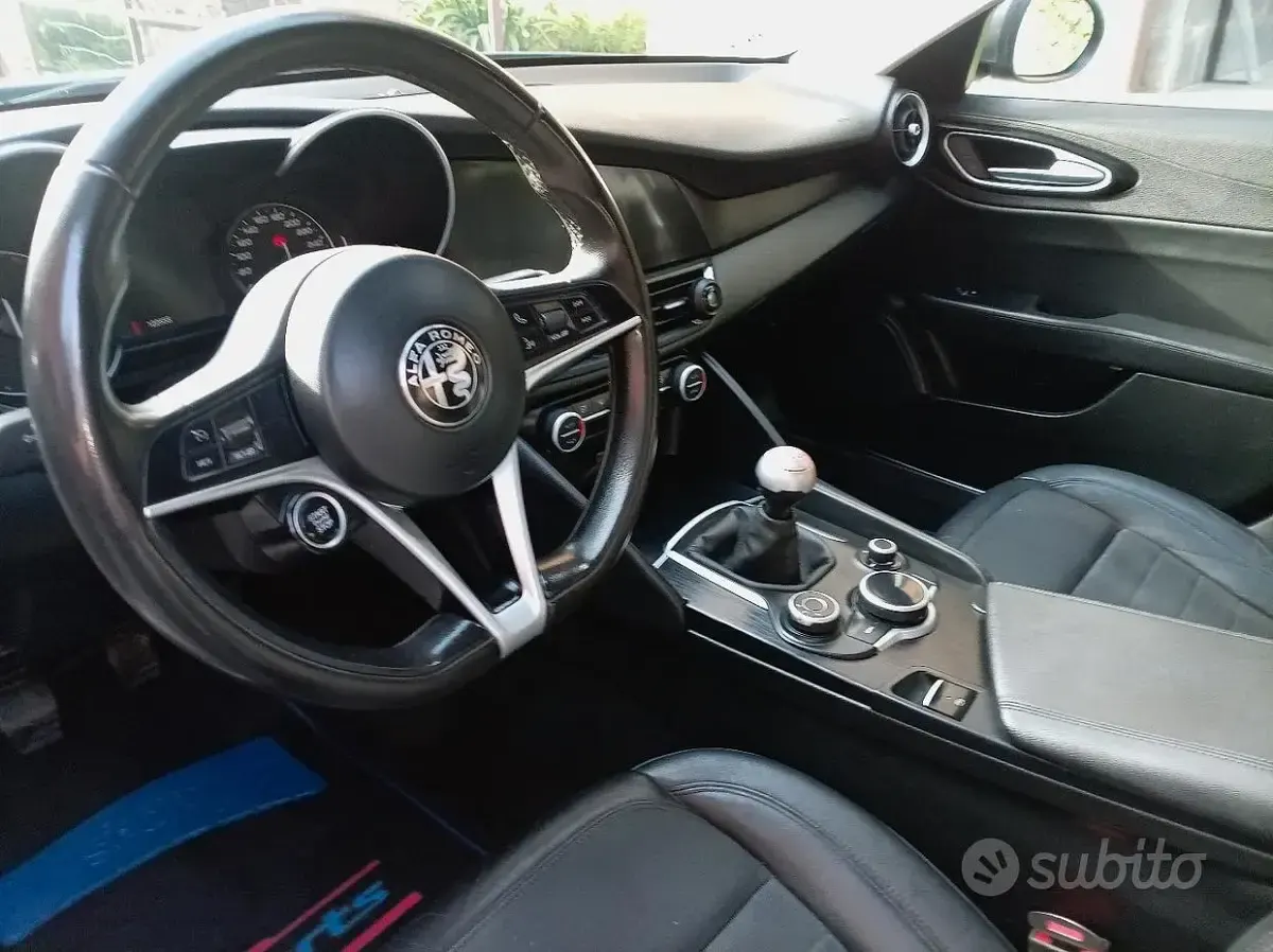 Usata Alfa Romeo Giulia 180 CV (132 kW) 2018 Grigio Berlina