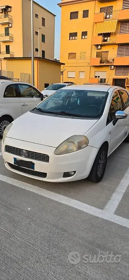 Usata Fiat Grande Punto 77 CV (56 kW) 2009 Bianco Utilitaria