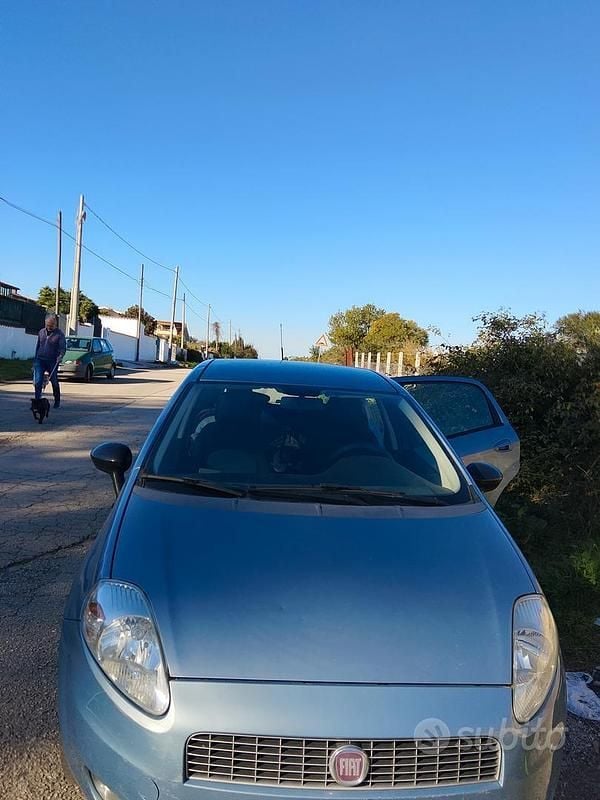 Grigio Usata 2009 Fiat Grande Punto Due volumi | 2500 € - Immagine 1/4