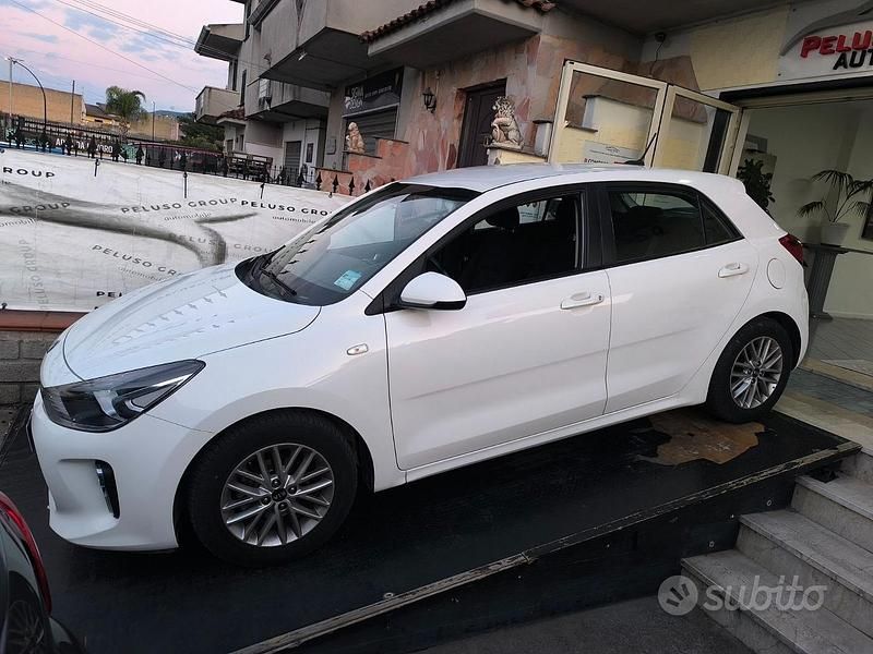 Usata Kia Rio 86 CV (63 kW) 2016 Bianco Utilitaria