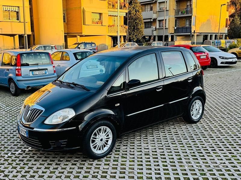 Usata 2008 Lancia Musa Monovolume | 2400 € (Super prezzo) - Immagine 1/4