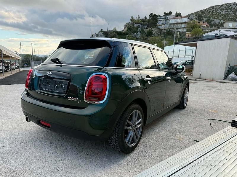 Usata Mini Cooper D 116 CV (85 kW) 2019 Verde Utilitaria