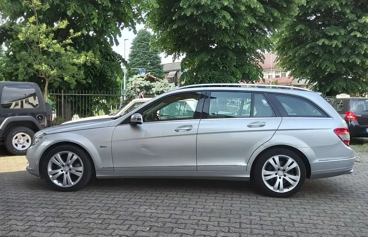Second-hand Mercedes C220 Avantgarde 170 CP (125 kW) 2010 Argintiu Break