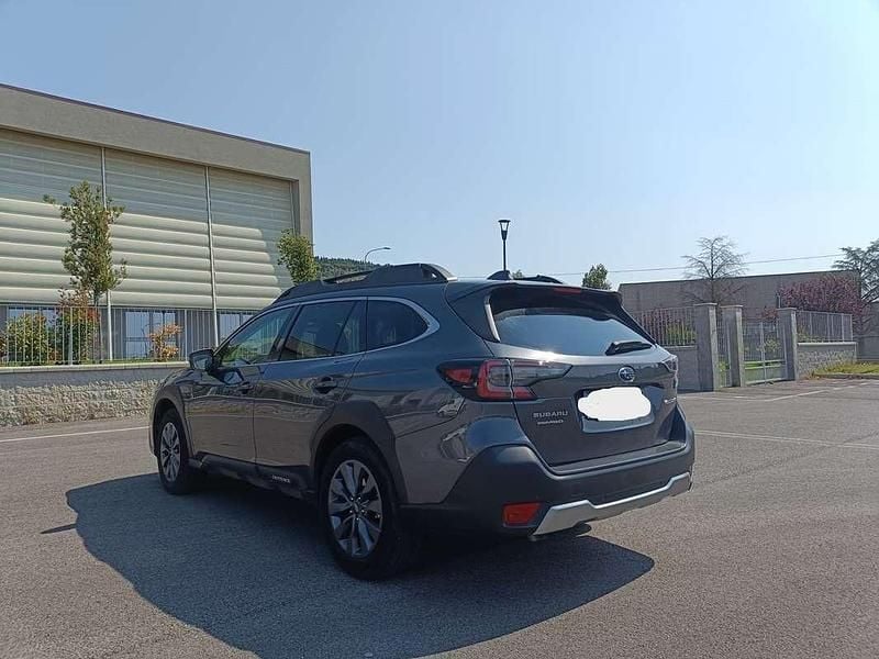 Usata Subaru Outback Style 169 CV (124 kW) 2024 Grigio SUV