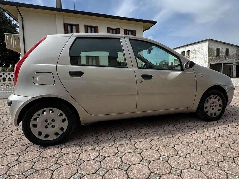 Usata Fiat Punto 60 CV (44 kW) 2001 Argento Utilitaria