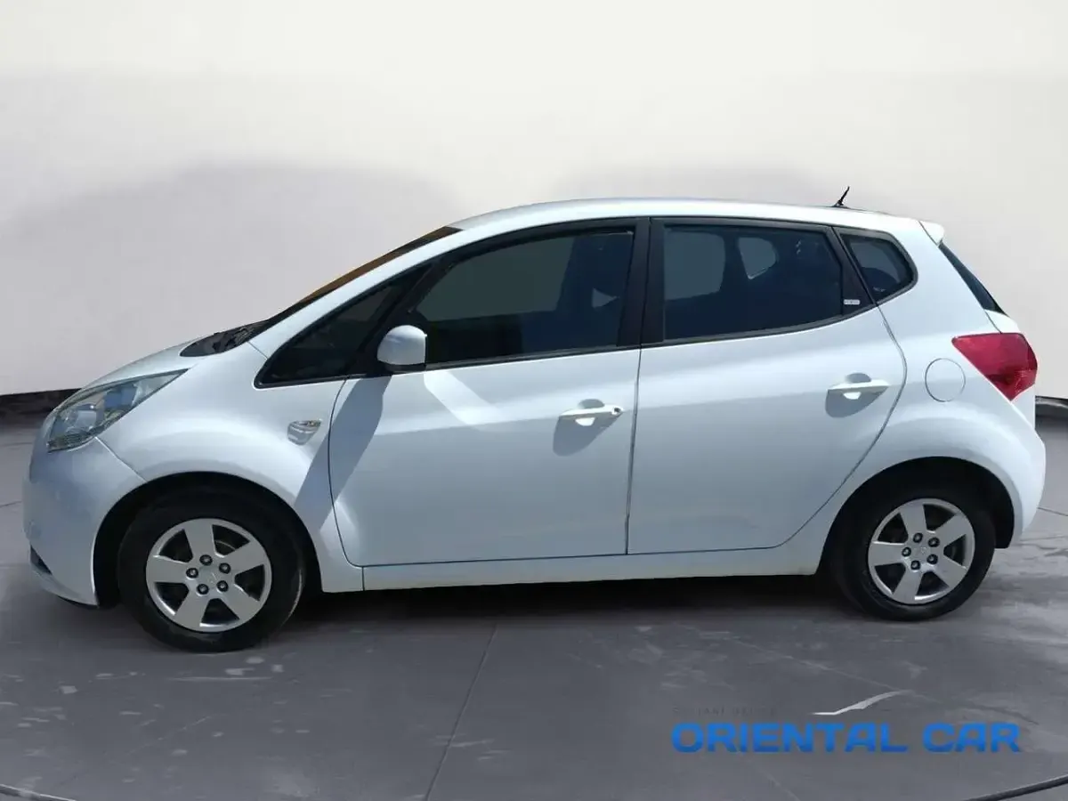 Usata Kia Venga Active 90 CV (66 kW) 2017 Bianco Utilitaria