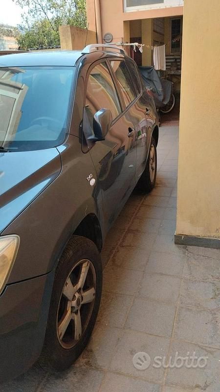 Usata Toyota RAV4 150 CV (110 kW) 2008 Grigio SUV
