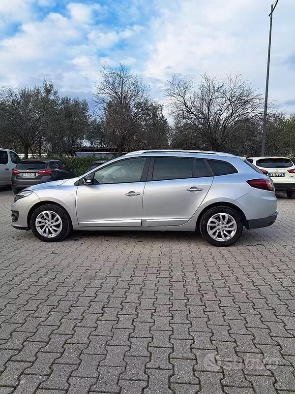 Usata Renault Mégane GrandTour 110 CV (80 kW) 2015 Grigio Station wagon