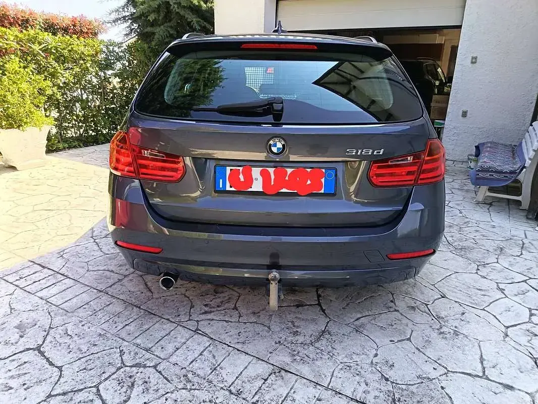 Usata BMW 318 140 CV (102 kW) 2013 Grigio Station wagon