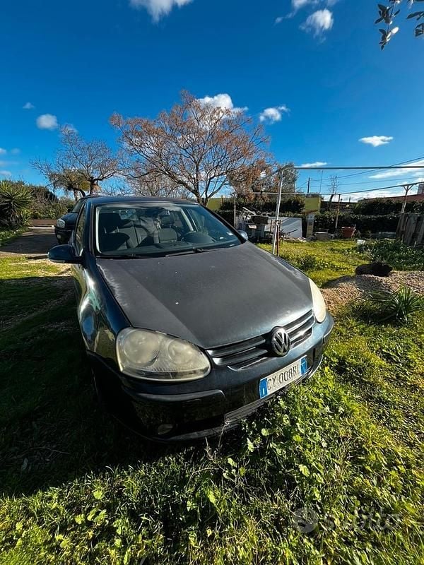 Usata VW Golf IV 105 CV (77 kW) 2005 Blu Berlina