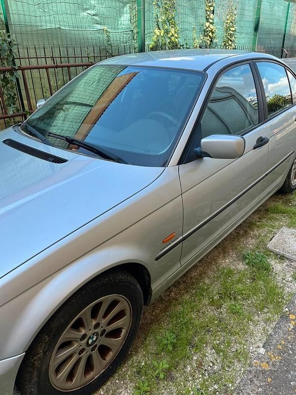 Usata BMW 318 1999 Grigio Berlina