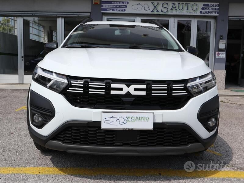 Usata Dacia Jogger Extreme 140 CV (102 kW) 2023 Bianco Monovolume