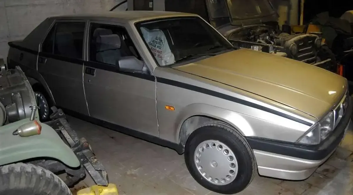 Usata Alfa Romeo 75 120 CV (88 kW) 1988 Argento Berlina