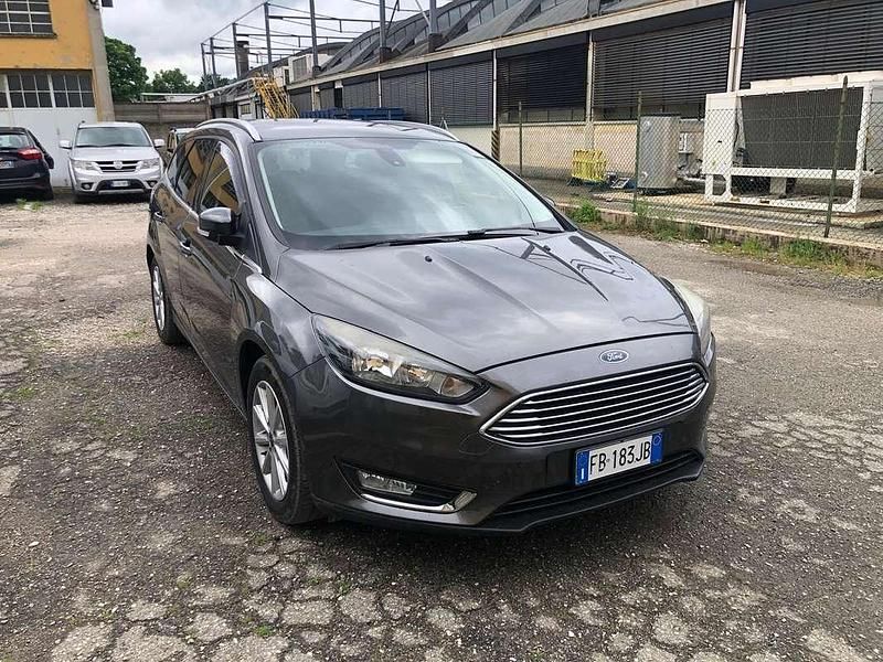 Usata Ford Focus 120 CV (88 kW) 2015 Grigio Station wagon