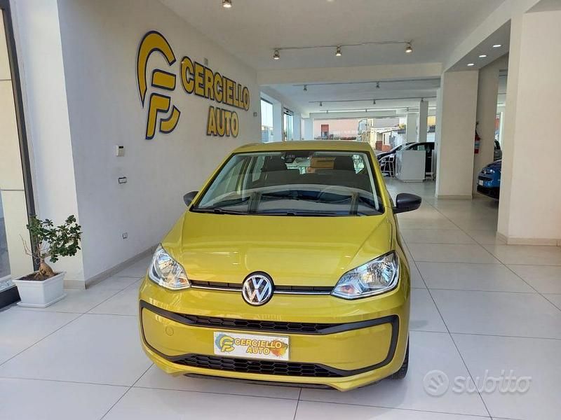 Usata VW up! move up! 60 CV (44 kW) 2018 Giallo pastello Utilitaria