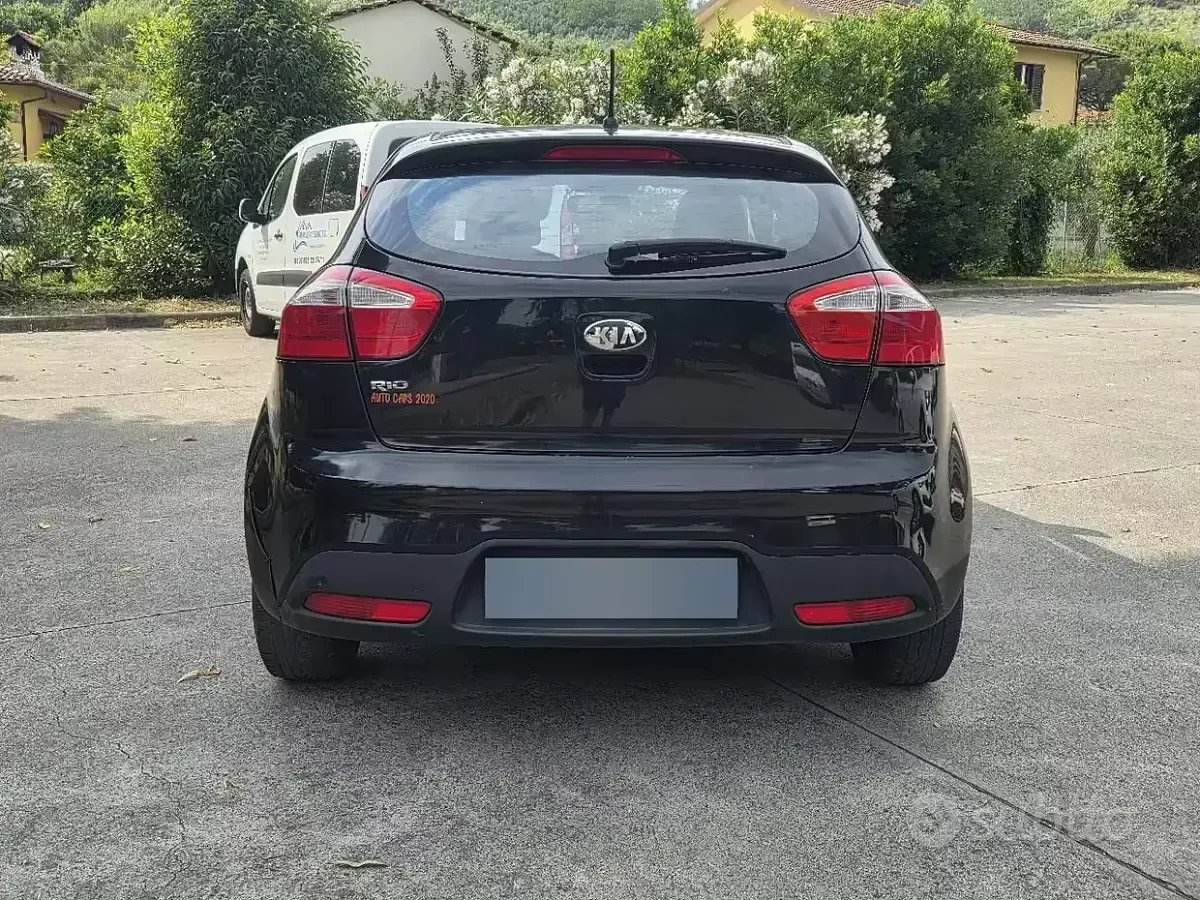Usata Kia Rio 85 CV (62 kW) 2014 Nero Berlina