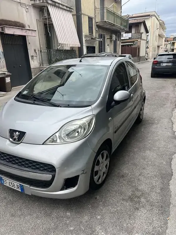 Usata Peugeot 107 Allure 68 CV (50 kW) 2010 Utilitaria