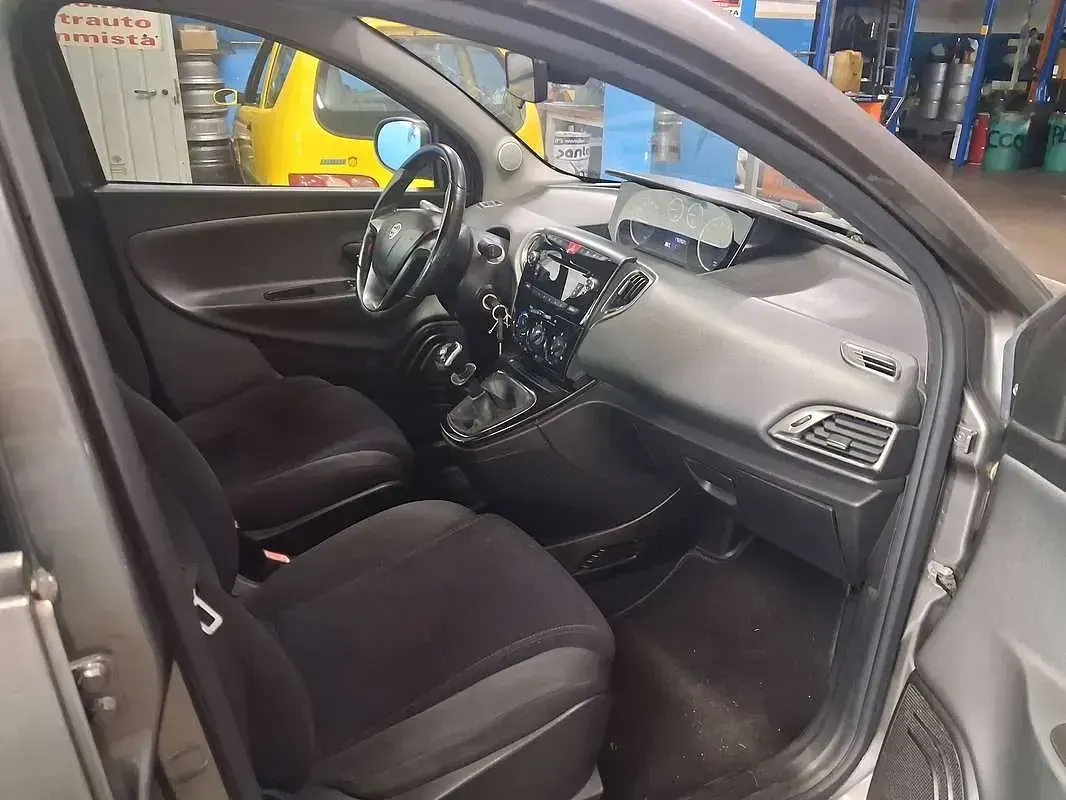 Usata Lancia Ypsilon Silver 69 CV (50 kW) 2011 Utilitaria