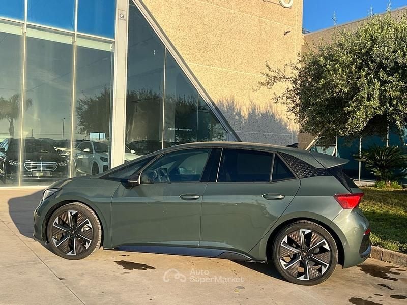 Nuova Cupra Born VZ 88 kW (121 CV) 2026 Oro Utilitaria