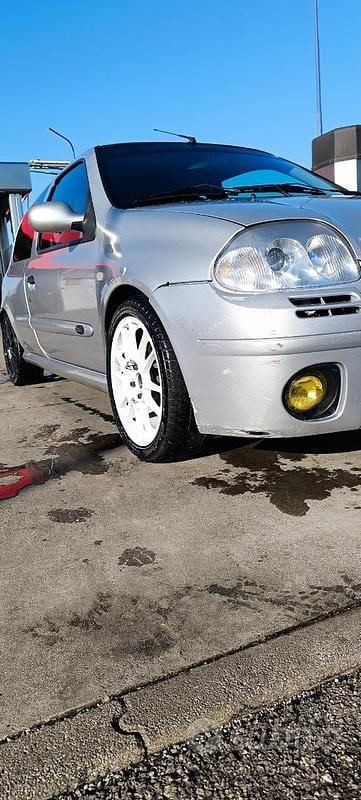 Usata Renault Clio II R.S. 210 CV (154 kW) 2000 Grigio Berlina