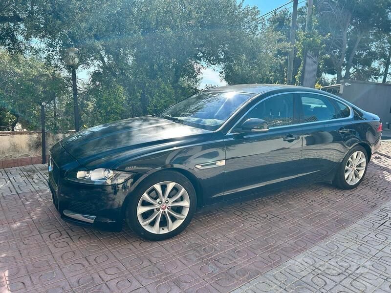 Usata Jaguar XF Prestige 179 CV (131 kW) 2016 Nero Berlina