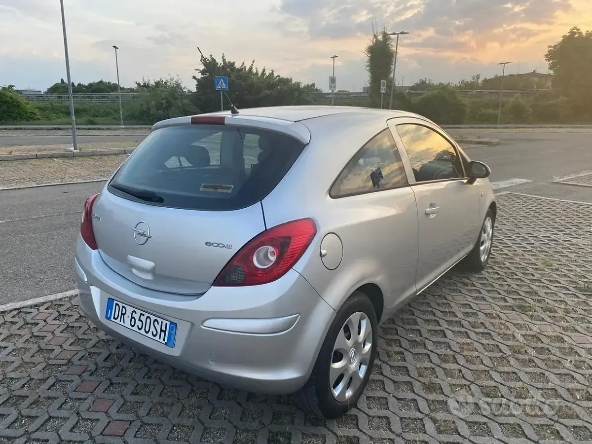 Usata Opel Corsa 75 CV (55 kW) 2008 Grigio Utilitaria