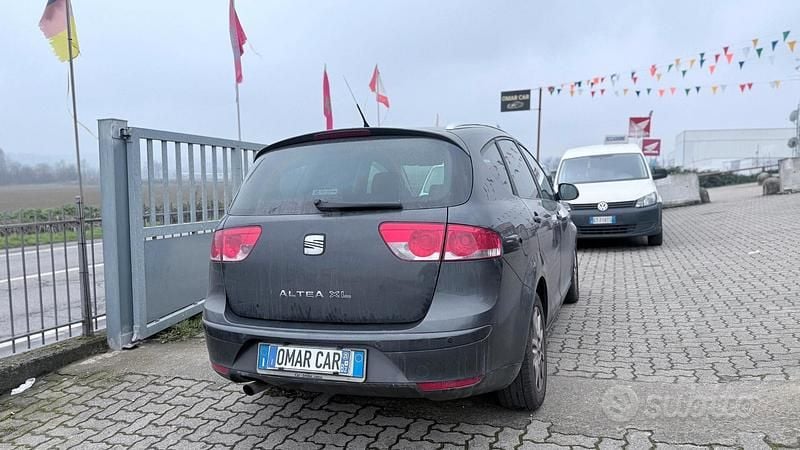 Usata Seat Altea XL 105 CV (77 kW) 2010 Grigio Monovolume