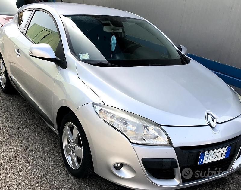 Usata Renault Mégane 110 CV (80 kW) 2010 Grigio Coupé