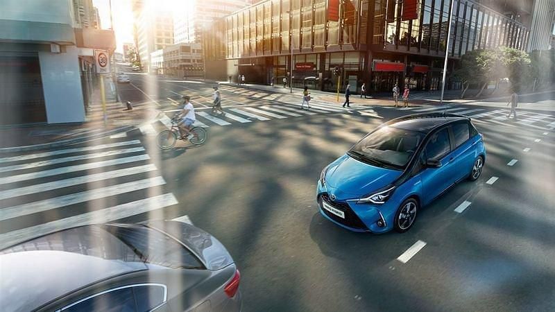 Usata Toyota Yaris Hybrid Edition 101 CV (74 kW) 2017 Blu Utilitaria