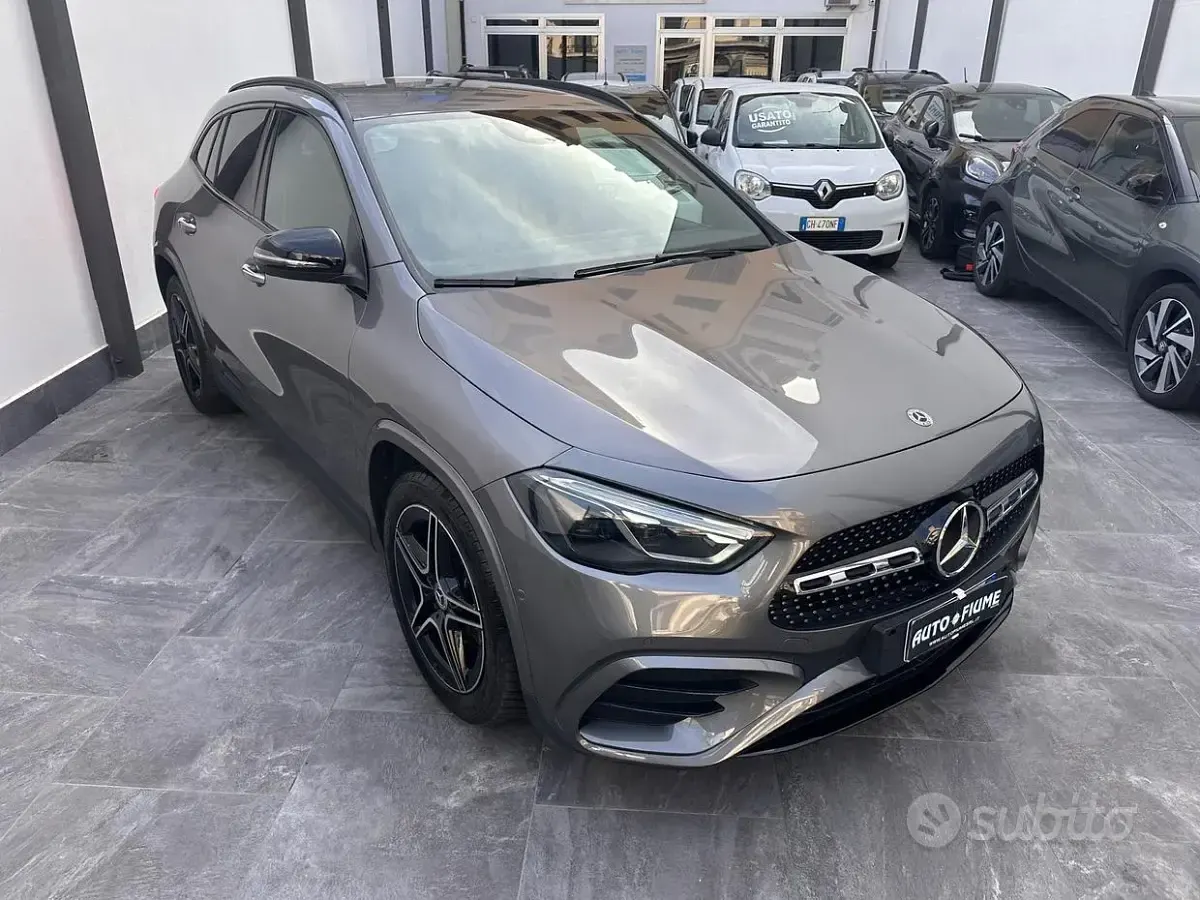 Usado Mercedes GLA200 AMG Line Premium 150 CV (110 kW) 2024 Gris SUV